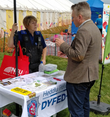 Havard discussing policing and crime prevention at the Llangadog Show